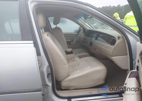 2007 Lincoln Town Car Signature Limited from USA, damaged, VIN 1LNHM82W07Y614464